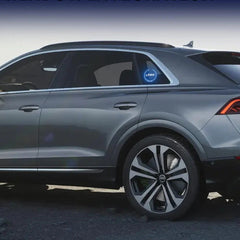 Wiederaufladbares LED-Autologo – Neonlichteffekt