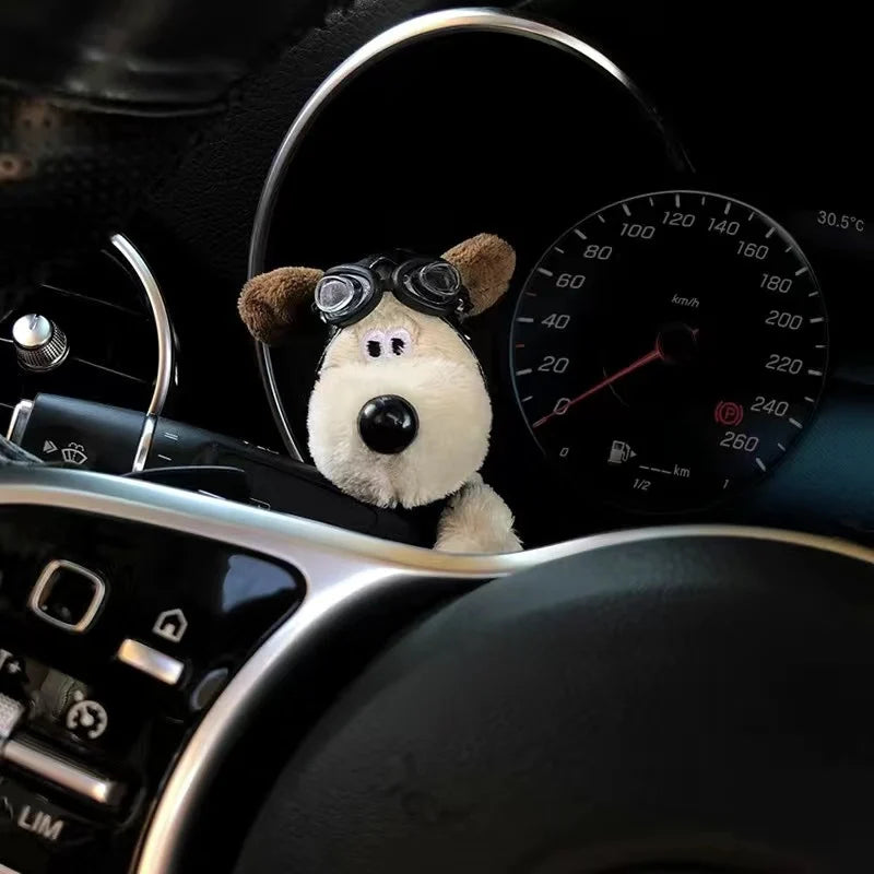 Niedliches decoratieves Hundeauto