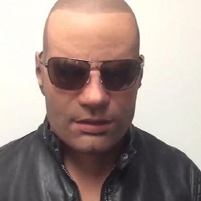 Neue lebensechte Masken