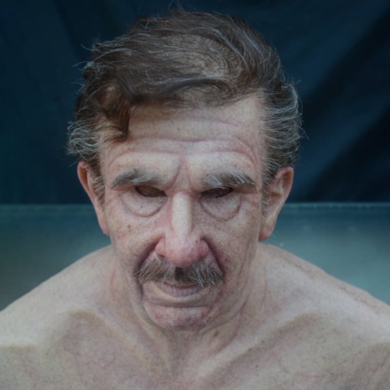 Neue lebensechte Masken