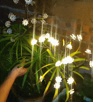 Solarbetriebene Kirschblüten-Gartenlampe