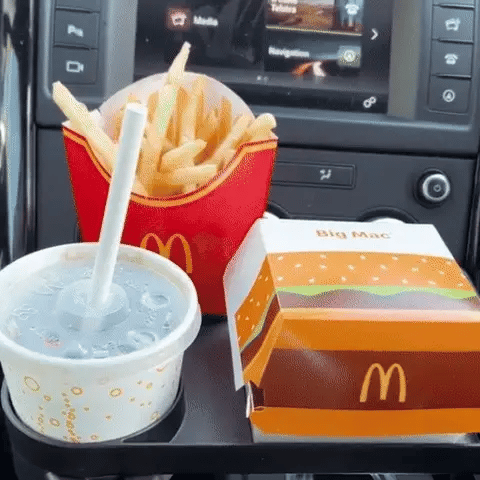 FlexiTray – 4-in-1-Becherhalter & Snacktablett